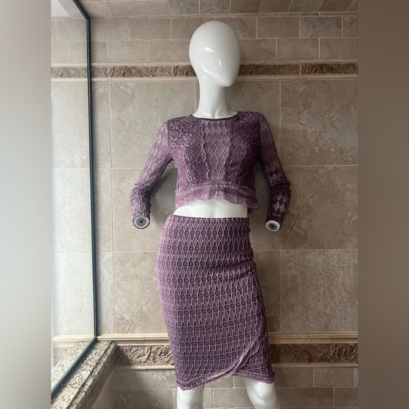 Charlotte Russe Lilac Lace Cutout Back Blouse & Pencil Skirt Set - Picture 2 of 3